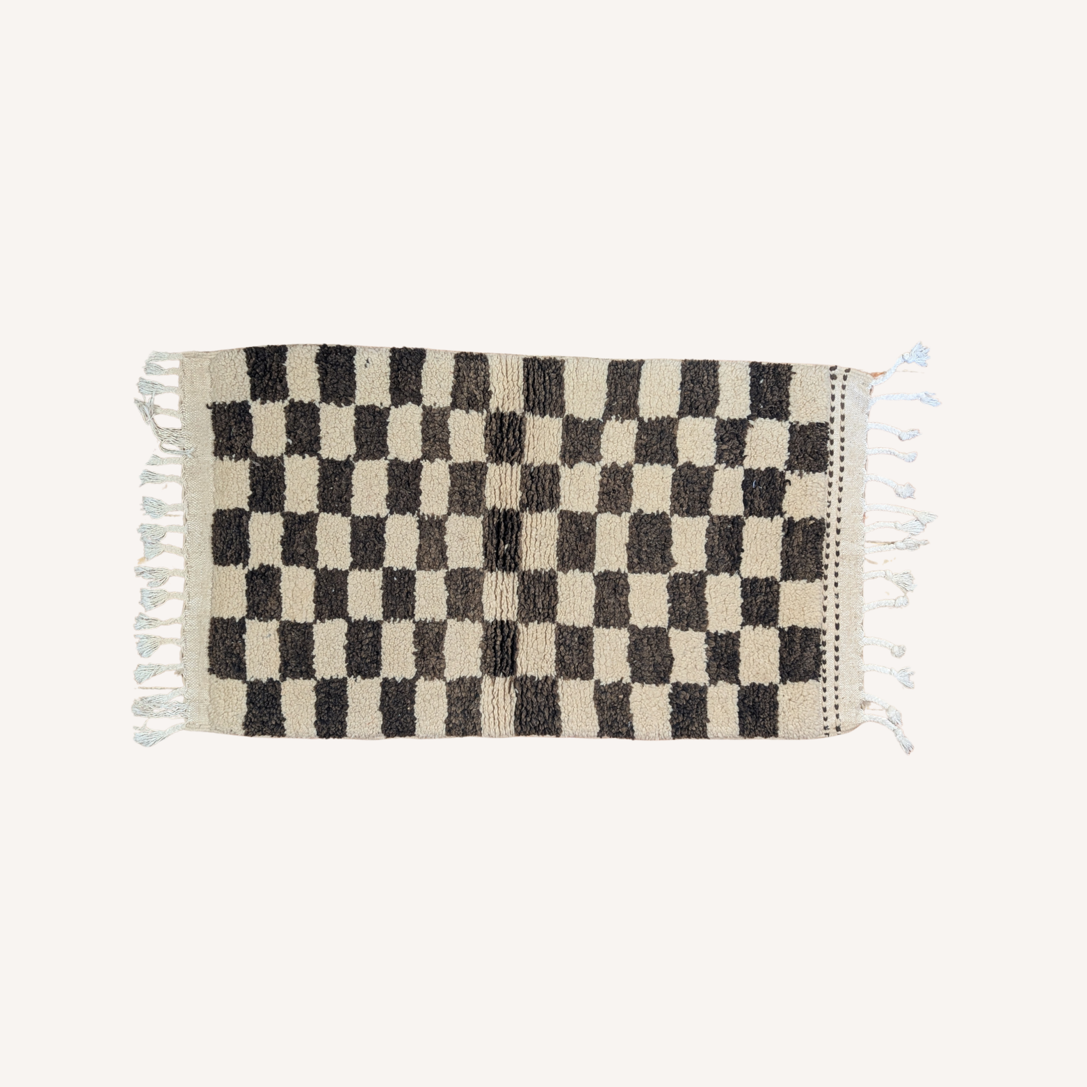 Noir Chess - Rugs & Tales