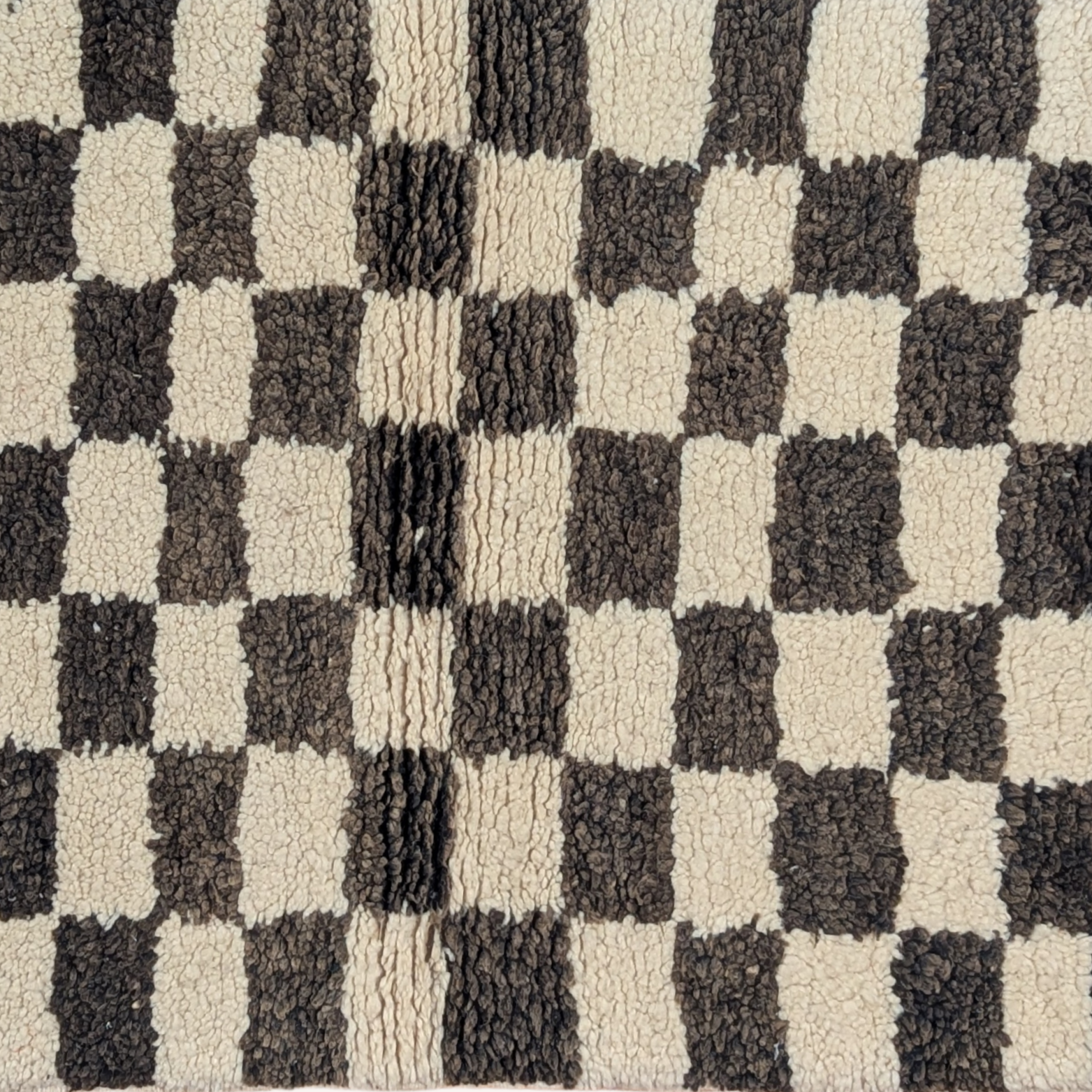 Noir Chess - Rugs & Tales