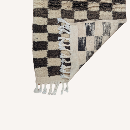 Noir Chess - Rugs & Tales