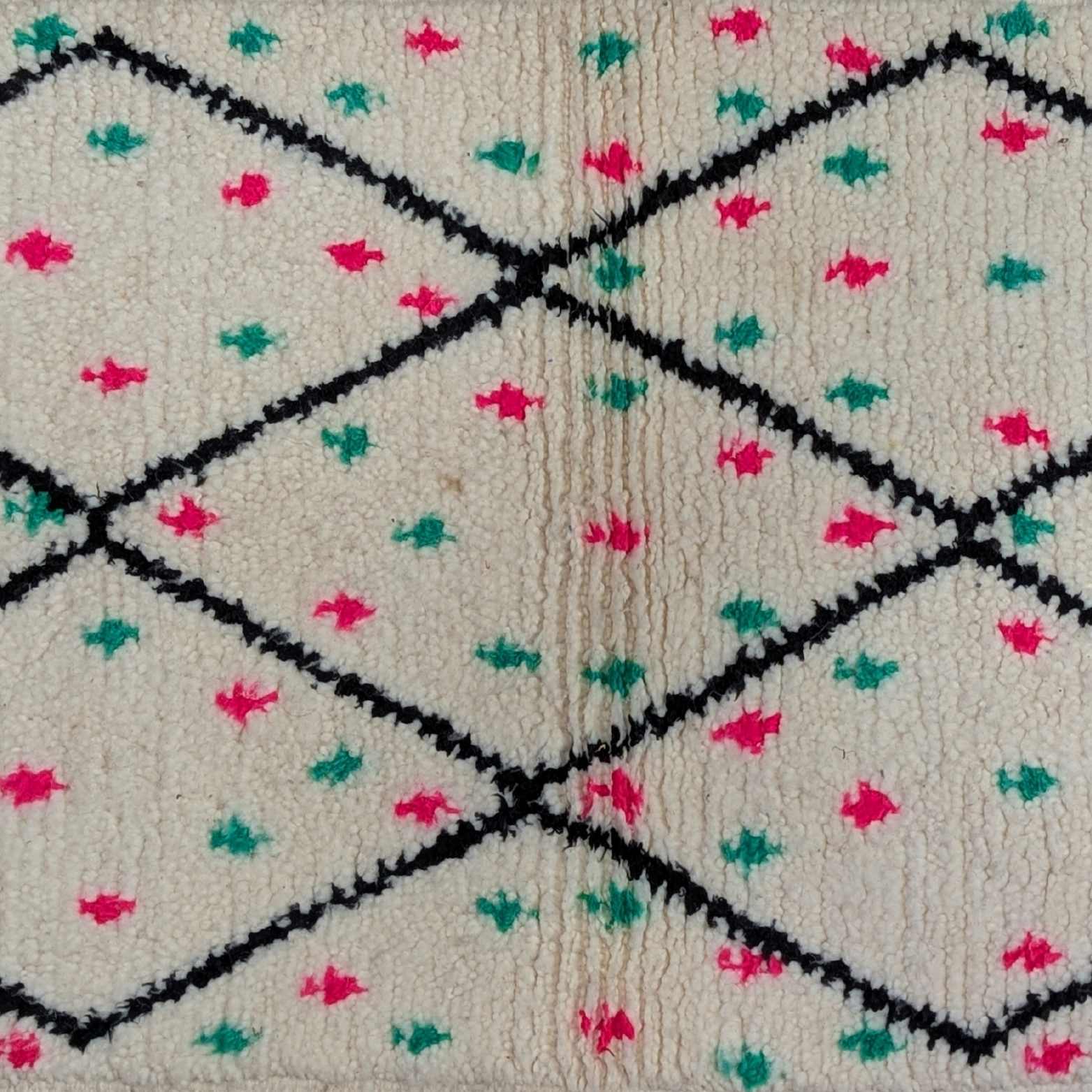 Leyla - Rugs & Tales