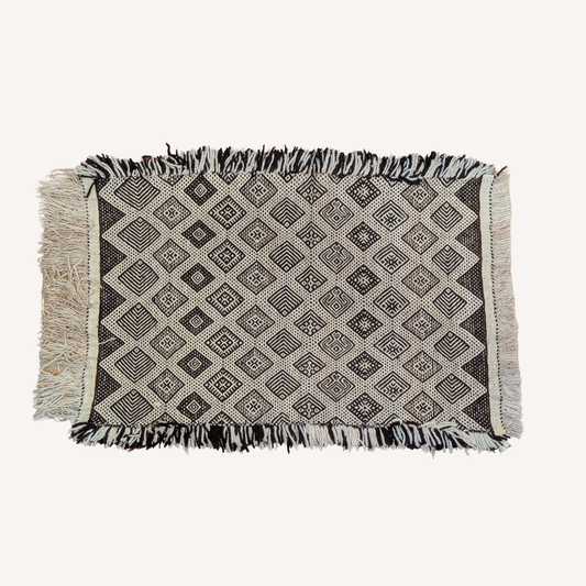 Onyra - Rugs & Tales
