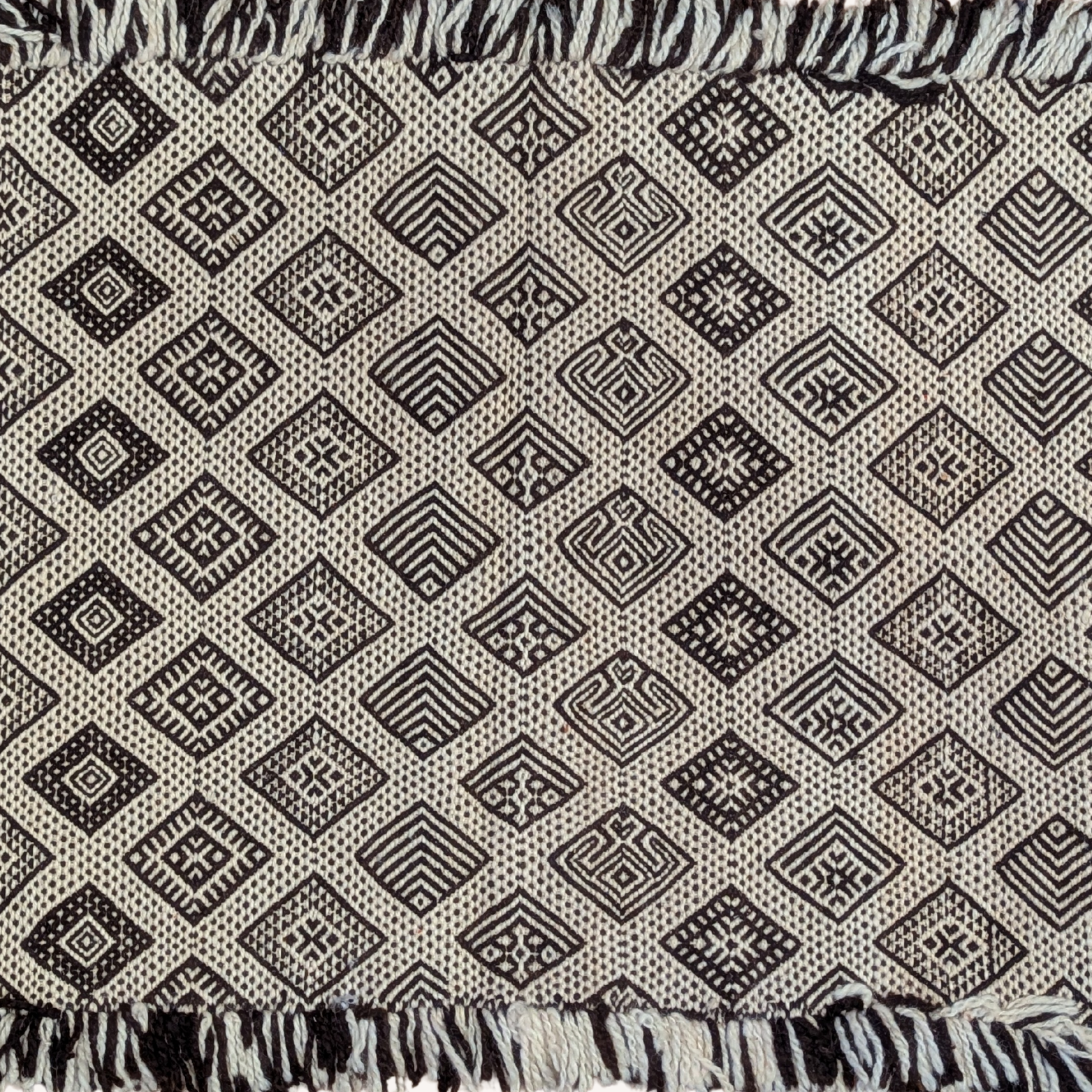 Onyra - Rugs & Tales