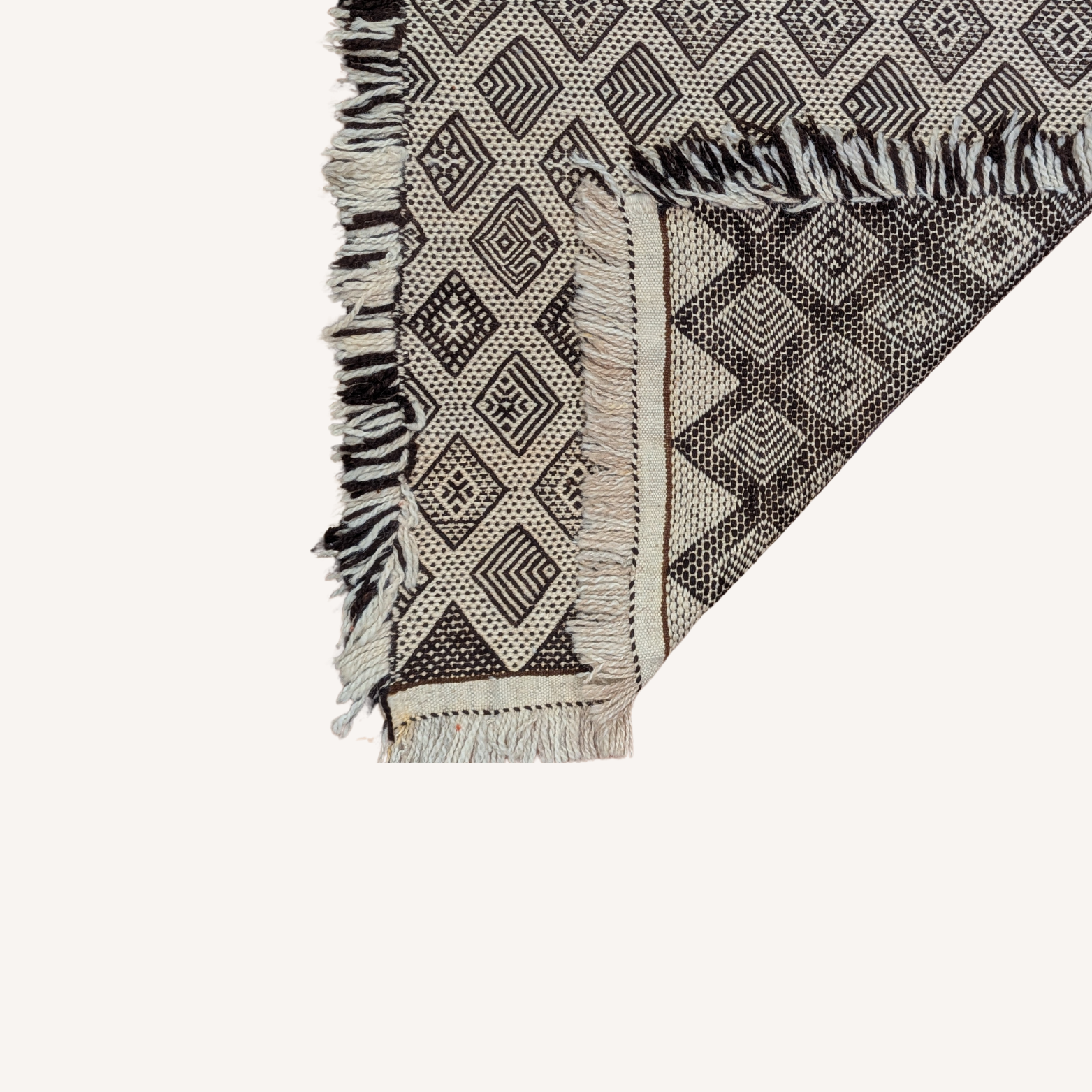 Onyra - Rugs & Tales
